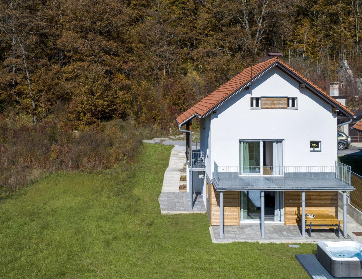 Velebit Lodge Lovinac  Eksteriør bilde