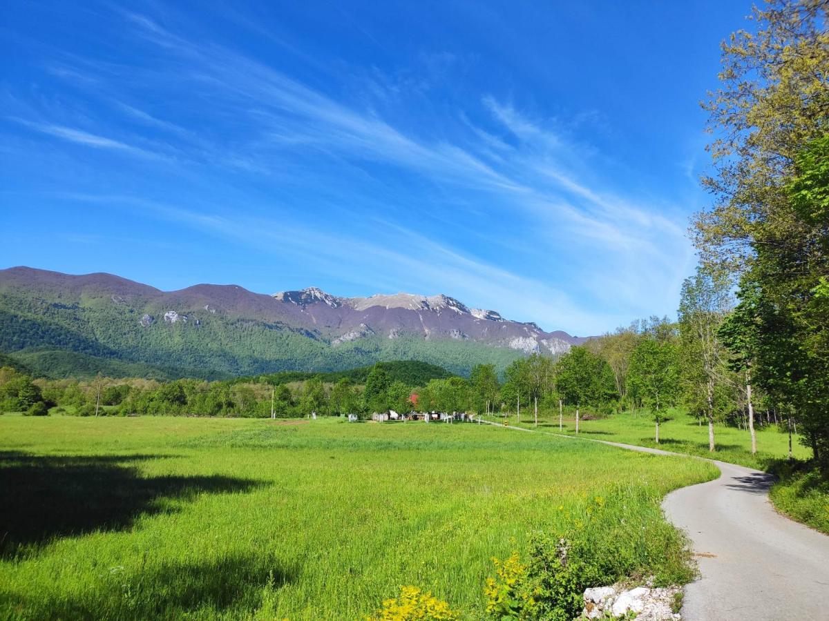 Velebit Lodge Lovinac  Eksteriør bilde
